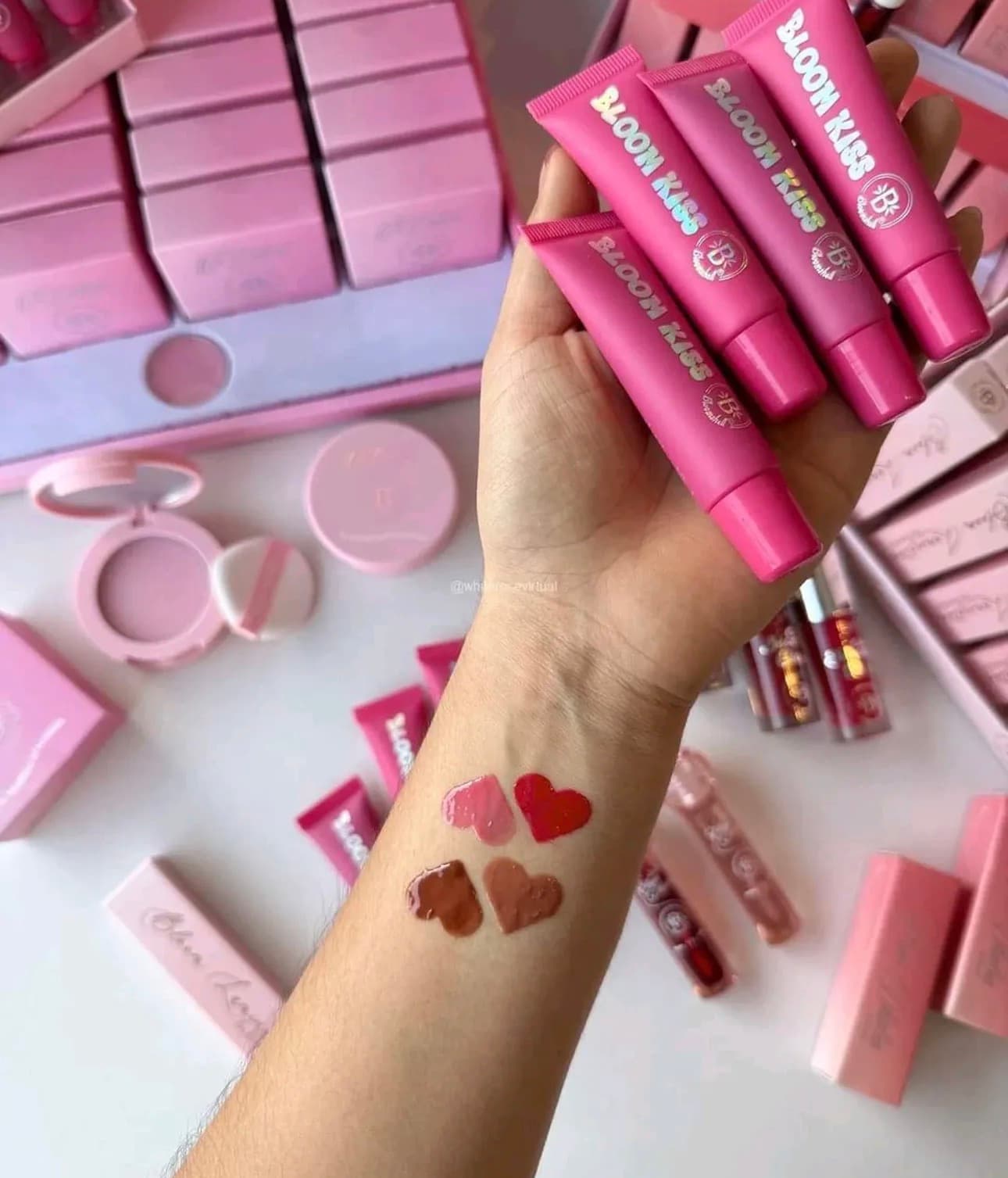 Gloss bloom kiss bloomshell